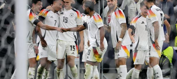 包含德国国家队力压瑞典，稳固欧锦赛小组第一的词条