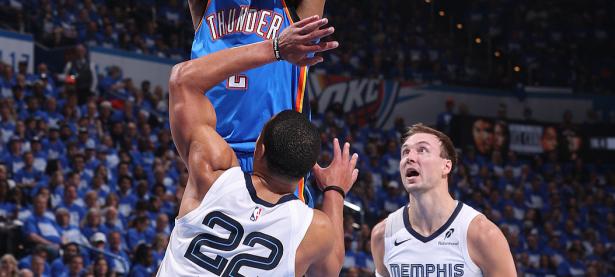 俄克拉荷马雷霆队勇夺连胜，篮球战绩飙升高居榜首的简单介绍