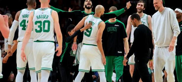 三亿体育体育活动-凯尔特人火力全开，大胜对手赢球