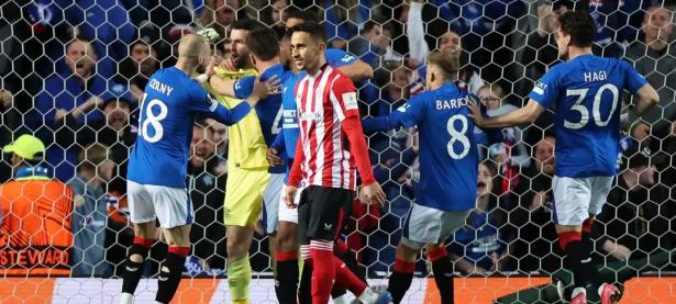 三亿体育体育视频-欧预赛赛场氛围火爆，球队斗志昂扬的简单介绍