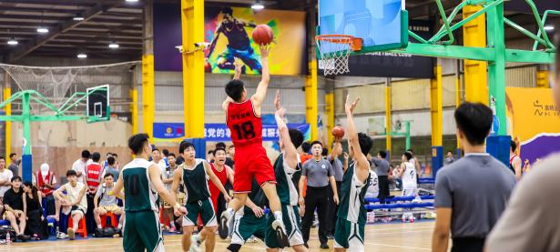 三亿体育体育网页版-篮球联赛中发生激烈角逐