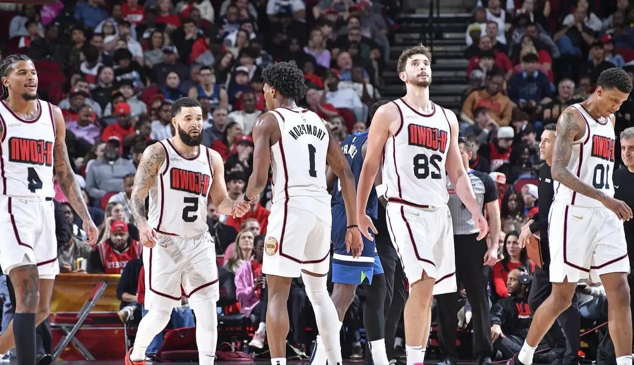 关于火箭新赛季换帅引发球迷热议，球队未来如何发展？的信息