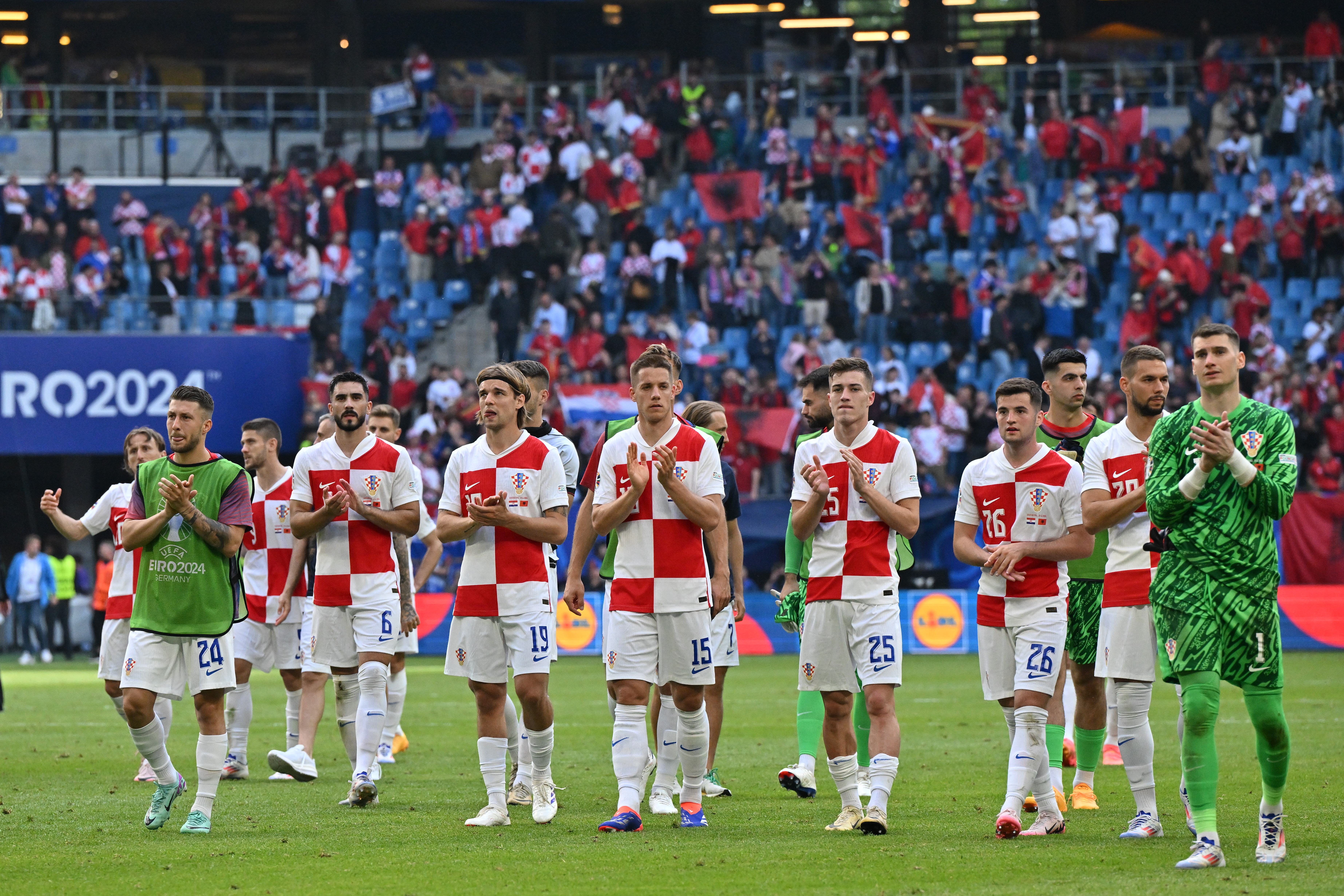 阿尔巴尼亚队在欧洲杯资格赛中获得胜利 阿尔巴尼亚队在欧洲杯资格赛中获得胜利