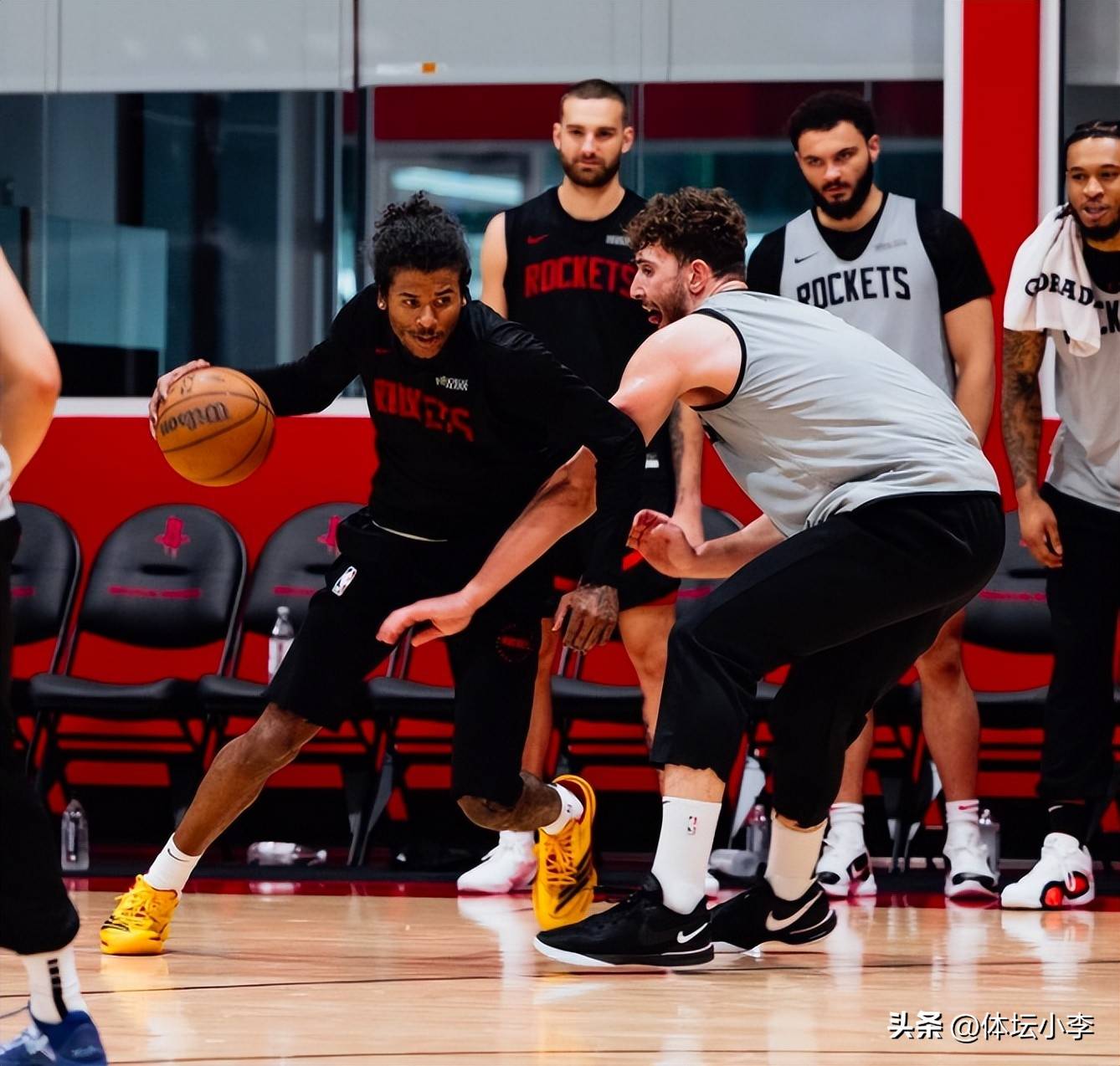 NBA球队发布新签约消息，球员备战