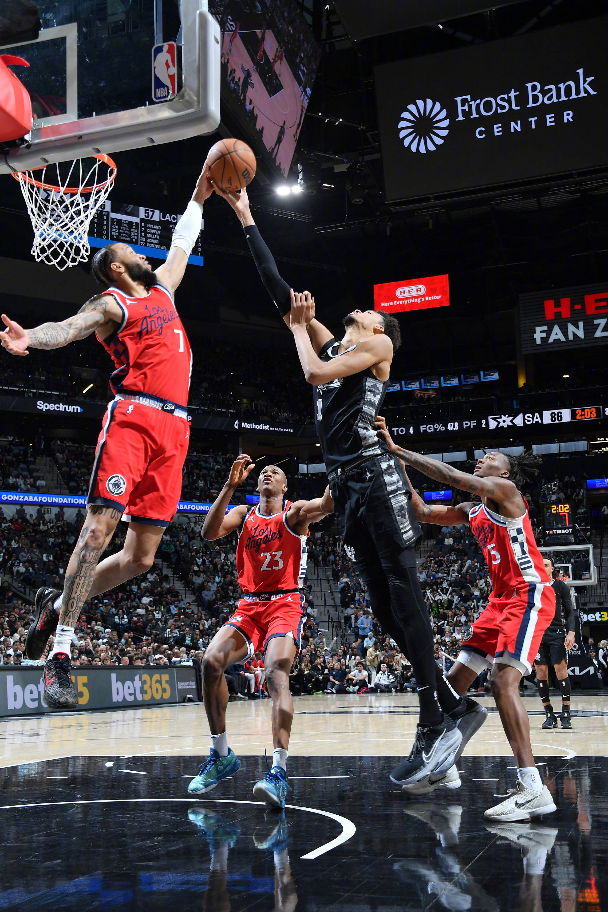 快船两胜马刺取得三连胜