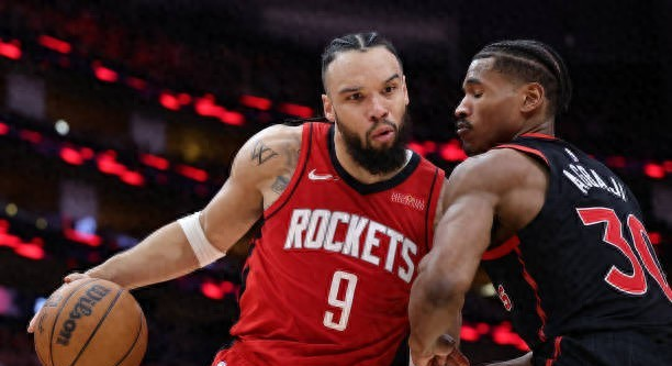 火箭主场大胜猛龙，结束连败