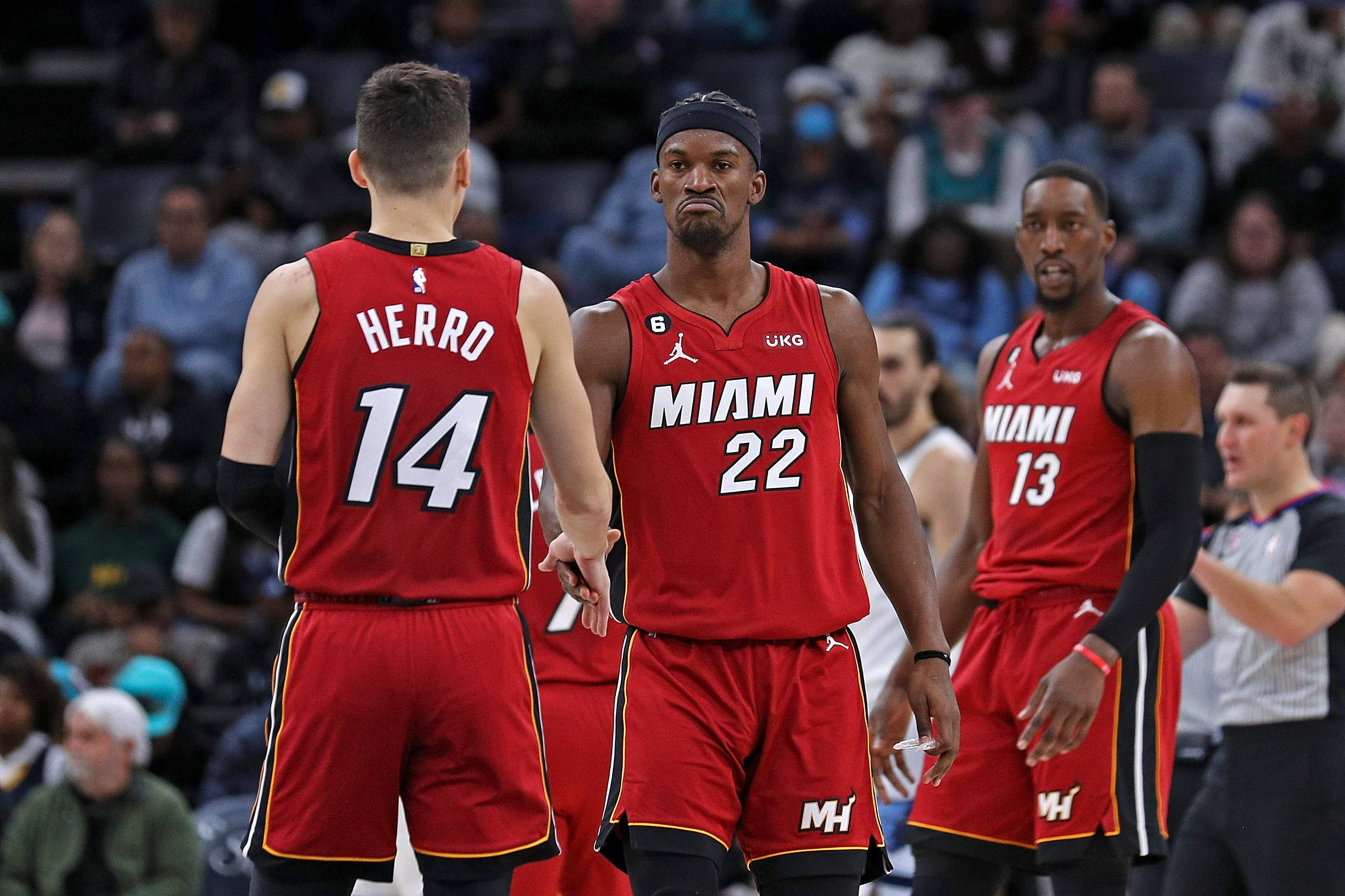 关于热火横扫老鹰，巴特勒发威带队连胜！特雷-杨进攻仍不神？的信息