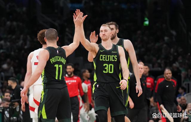 猛龙惊险战胜凯尔特人，登顶东部