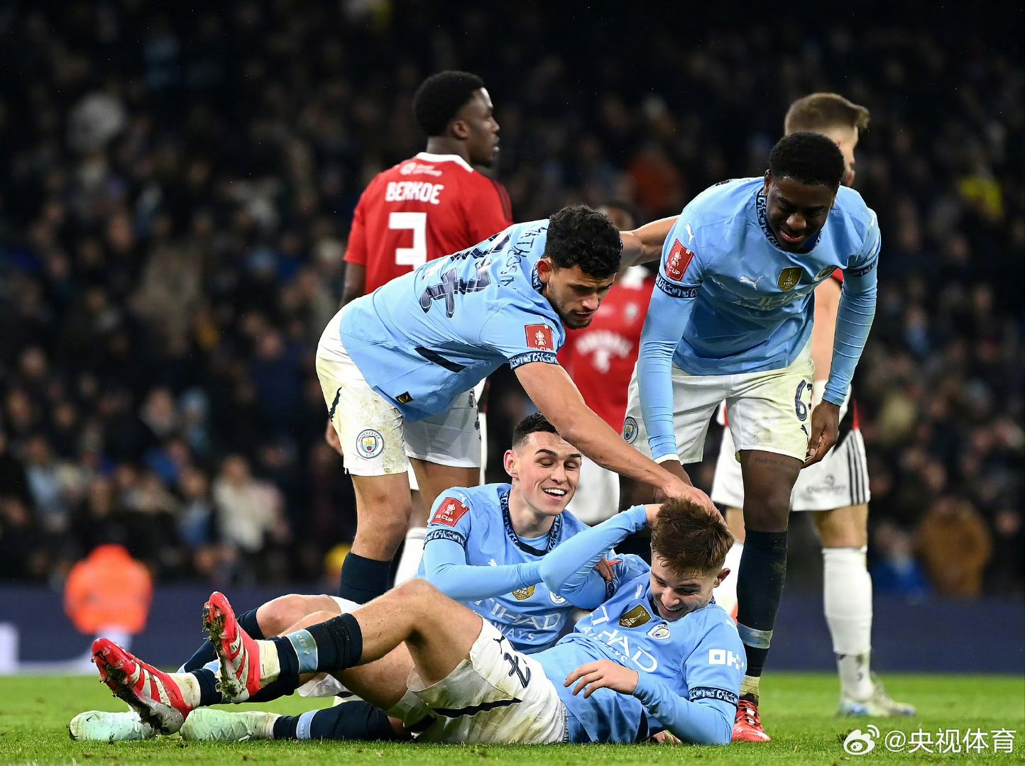 曼城客场惨败，小组出线前景蒙上阴影的简单介绍