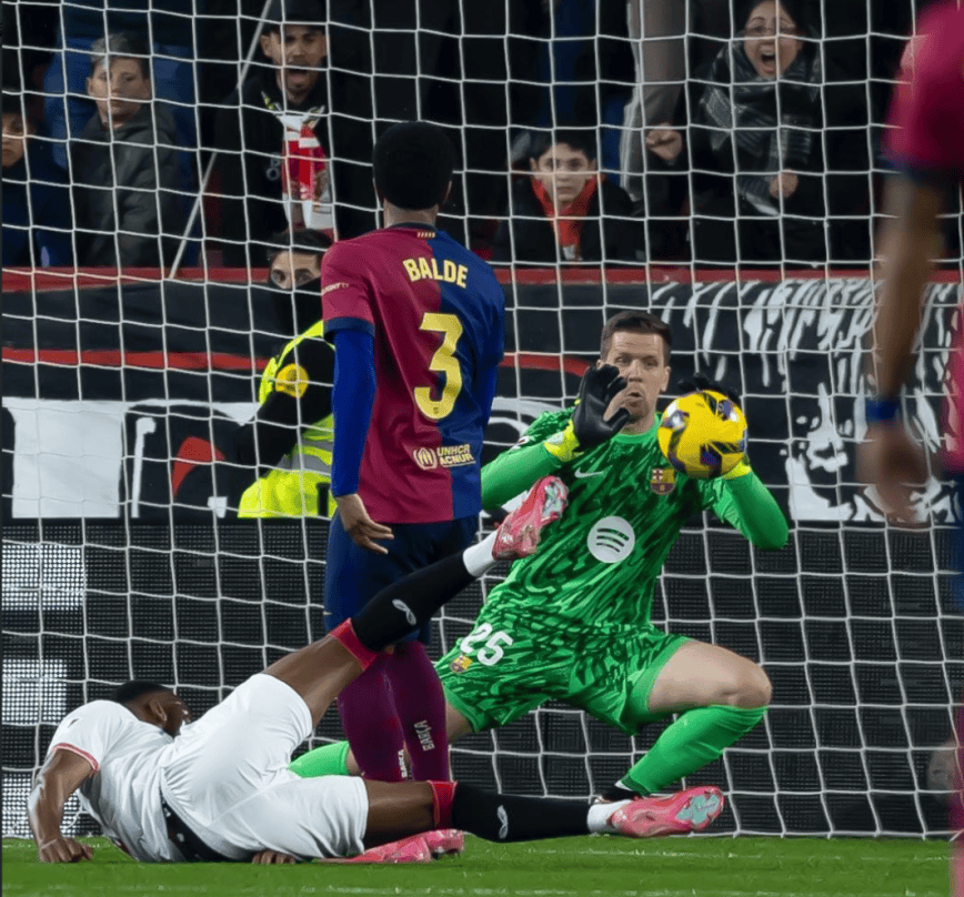 包含萨索洛客场战胜热那亚，继续保持好态势的词条