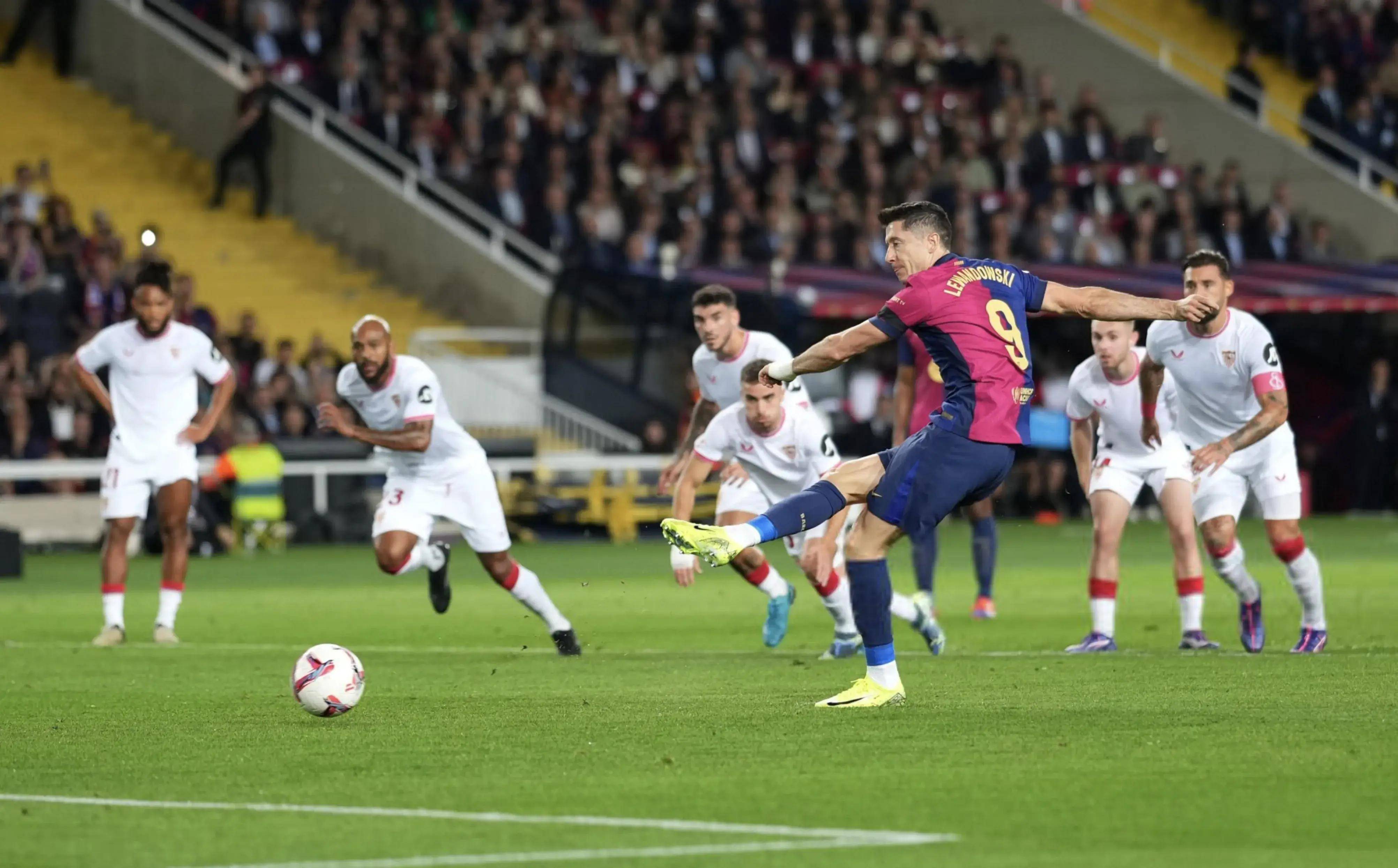 关于西甲联赛：巴塞罗那客场逆转赢球继续领跑积分榜的信息