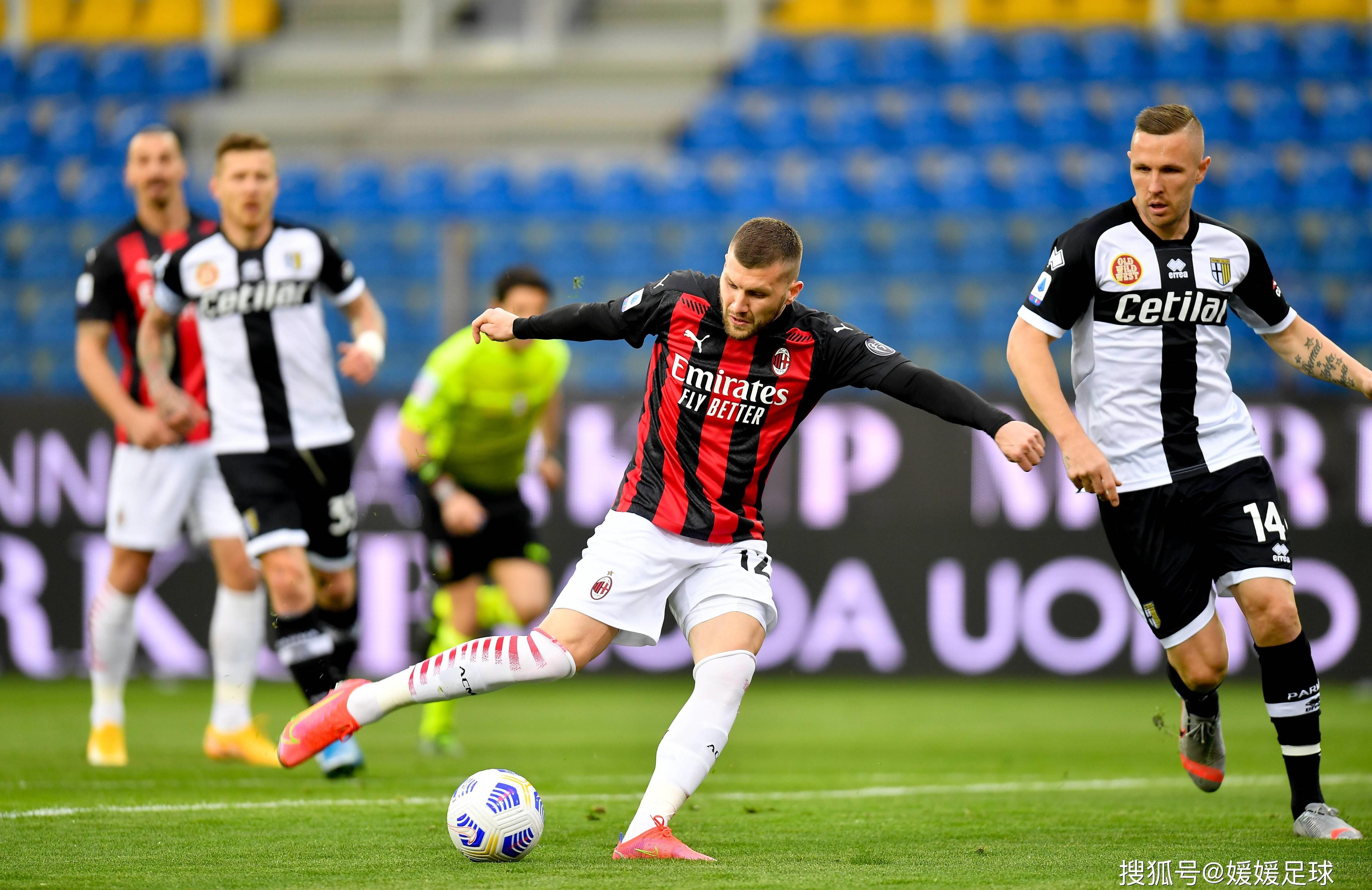 米兰球队上演意甲双雄对决，谁能笑到最后